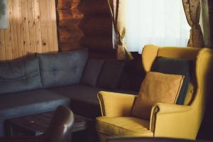 a living room with a couch and two chairs at Vila Termal in Veľký Meder