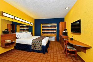 โทรทัศน์และ/หรือระบบความบันเทิงของ Microtel Inn & Suites by Wyndham New Braunfels I-35