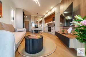 Una cocina o kitchenette en Lake Rental P r a t u m 15