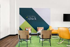 Zona d'estar a Spark by Hilton Lancaster Dutch Country