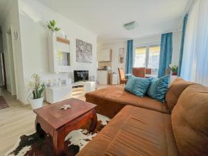 A seating area at Relax Prémium Wellness Apartman