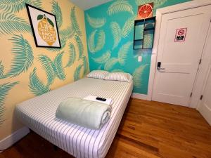 Кровать или кровати в номере Private room in Manhattan