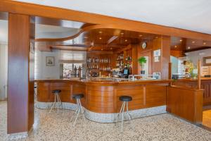 El lounge o bar de Hotel Mora