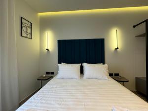 Кровать или кровати в номере The cosy inn vlora