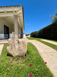 A garden outside VILLA AQUA LUXURY Private Pool