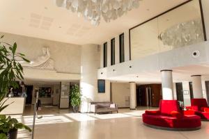 A seating area at Clarion Paris CDG Airport