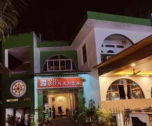 a building with a b bonanza sign in front of it at Hotel Bonanza in Baga