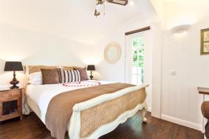 A bed or beds in a room at Broadoaks Boutique Country House