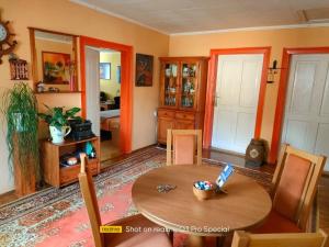 Un lugar para sentarse en Modern&Cozy Bosnian house with GARDEN+FREE parking