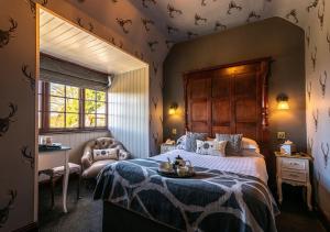 A bed or beds in a room at Broadoaks Boutique Country House