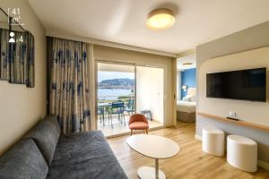 Μια τηλεόραση ή/και κέντρο ψυχαγωγίας στο Best Western Plus Ajaccio Amirauté