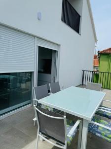 Un balcón o terraza en Apartmani Galeb