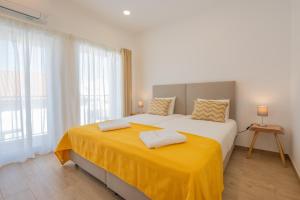 Cama ou camas em um quarto em Villa Harbour Rooms & Apartments