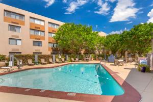 an image of a swimming pool in front of a building at Best Western Plus Rio Grande Inn in Albuquerque