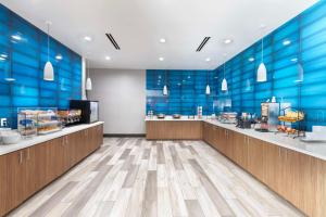 A kitchen or kitchenette at Best Western Plus Medical Center