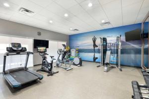 The fitness centre and/or fitness facilities at Best Western Plus Medical Center