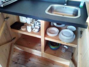 Una cocina o kitchenette en Safari-Zelt Am Landwehrsee