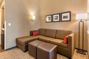 Un lugar para sentarse en Comfort Suites Manheim - Lancaster