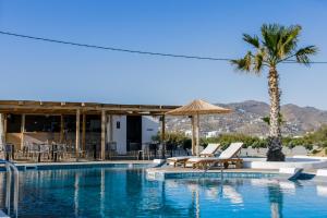 Басейн в или близо до Naxos Finest Hotel & Villas