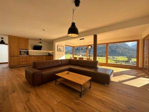 Una cocina o cocineta en Exklusives Chalet-Haus mit Gletscherblick