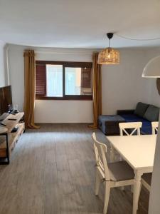 Suite Central Corralejo tesisinde bir oturma alanı