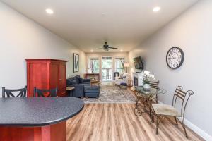 A seating area at Crown Isle Resort & Golf Community