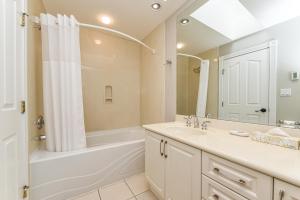 A bathroom at Crown Isle Resort & Golf Community