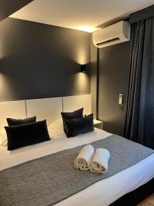 Tempat tidur dalam kamar di Hôtel Gallia Cannes