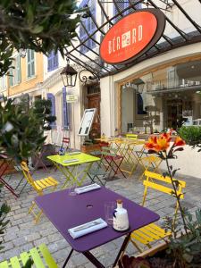 Un restaurant u otro lugar para comer en Maison Bérard Hôtel - Restaurant - Spa