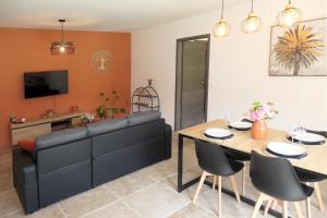 a living room with a couch and a table at Casa Solana - Piscine privée et chauffée in Galeria