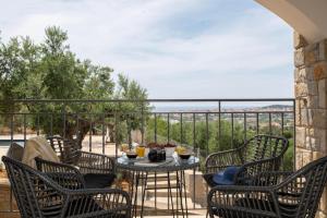 Balkon atau teras di Modone Villas in Peloponnese