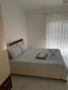 A bed or beds in a room at Vila Ornela