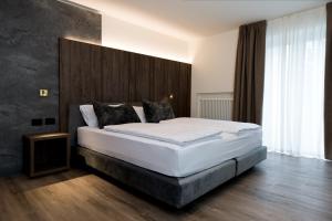 A bed or beds in a room at Hotel Sole - Sonne