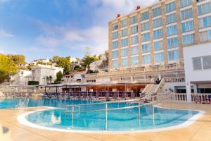 Swimmingpoolen hos eller tæt på Minura Cala Galdana & Apartamentos d'Aljandar