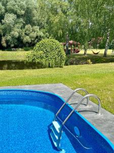 Piscina a Hotel Mazury o a prop