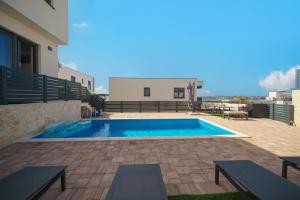 La alberca dentro o cerca de Exclusive New House w private pool