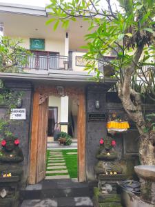 Un jardín fuera de DANU HOUSE UBUD