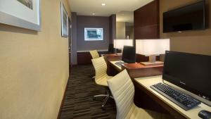 an office with a desk with a computer and chairs at Hyatt Place Washington DC/US Capitol in Washington