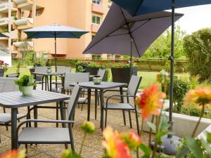 Un jardín fuera de ibis budget Toulouse Centre Gare