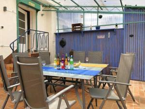 a table with bottles and chairs in a room at Ferienhaus Schwanennest in Zell an der Mosel