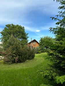 Un jardín fuera de Chalet Ro