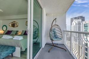 Oceanside Penthouse Apartment in Brickell Miami, Pool, Free Parking 객실 침대