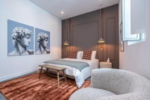 Cama ou camas em um quarto em Dona Simone Boutique Suites & Studios - by @ rita's place