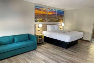 Llit o llits en una habitació de Days Inn by Wyndham New Braunfels