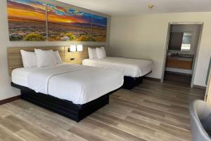 Llit o llits en una habitació de Days Inn by Wyndham New Braunfels