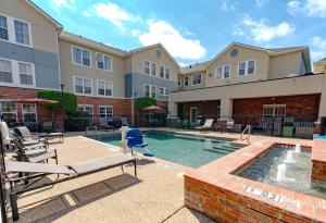 Swimming pool sa o malapit sa Homewood Suites by Hilton Ft. Worth-Bedford