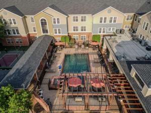 Swimming pool sa o malapit sa Homewood Suites by Hilton Ft. Worth-Bedford