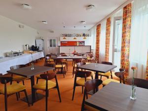 A restaurant or other place to eat at Retro Hotel JISKRA