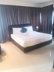 Katil atau katil-katil dalam bilik di 1 Imbi Suites Times Square Bukit Bintang KL