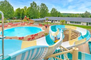 The swimming pool at or close to Camping Le Parc de Paris